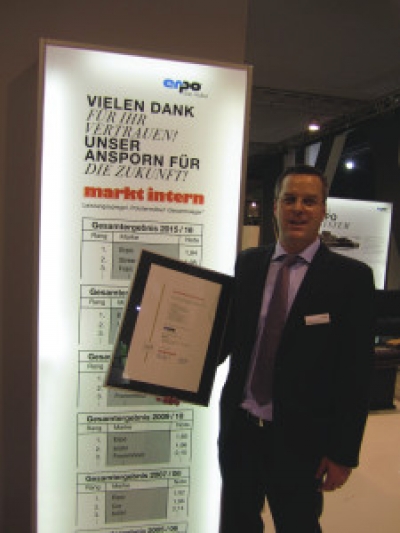 Urkunden&uuml;bergabe auf der imm cologne an Erpo-Gesch&auml;ftsf&uuml;hrer Stefan Bornemann.