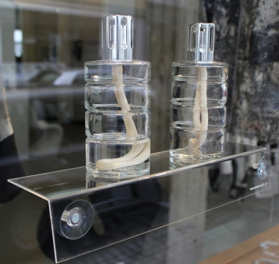 Ziehen die Blicke auf sich: Die Schaufensterdisplays CAPTOR, QUADROS und BENCH sind nur einige Beispiele aus der gro&szlig;en Produktfamilie von MY LITTLE WINDOW.